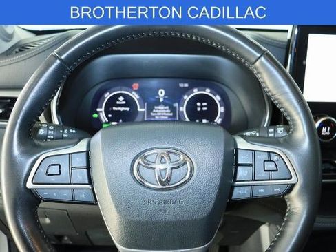 Used 2024 Toyota Highlander Platinum image 16