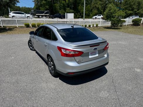Used 2014 Ford Focus SE w/ Equipment Group 201A FWD image 4