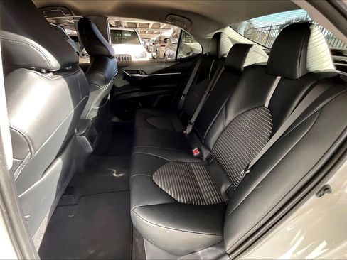 Used 2021 Toyota Camry SE w/ Convenience Package image 19