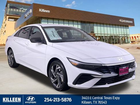 Used 2025 Hyundai Elantra Sport image 11