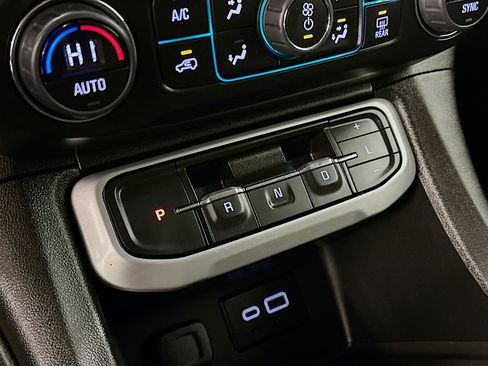 Used 2023 GMC Acadia SLE w/ Driver Convenience Package image 25