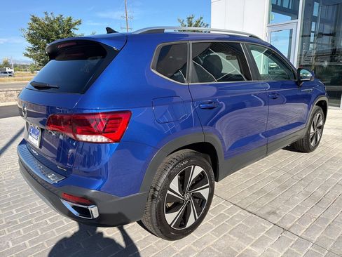 Certified 2024 Volkswagen Taos SE w/ Panoramic Sunroof Package AWD/4WD image 7