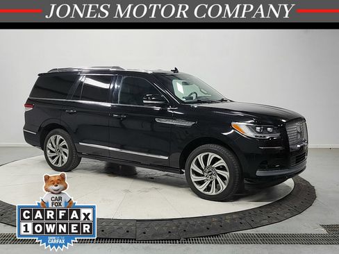 Used 2024 Lincoln Navigator Reserve AWD/4WD image 1