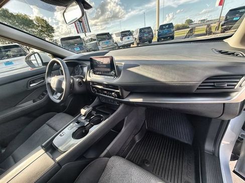 Used 2026 Nissan Rogue SV FWD image 28