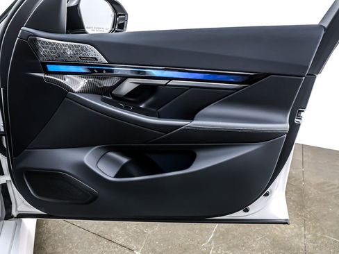 Used 2025 BMW M5 w/ Executive Package image 23