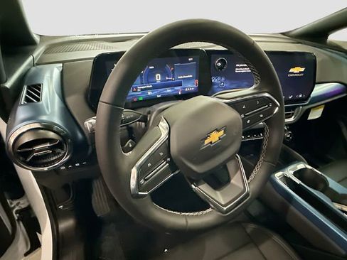 New 2026 Chevrolet Equinox EV LT image 12