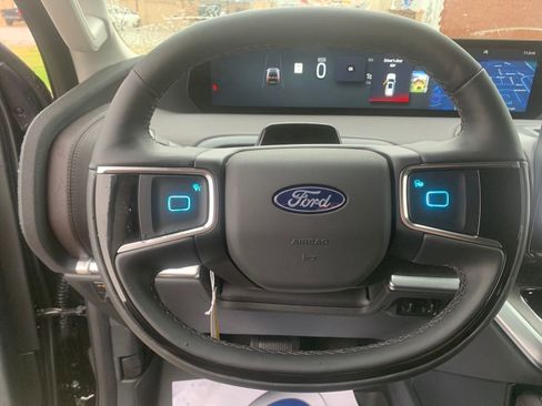 New 2025 Ford Expedition Platinum w/ Platinum Ultimate Package AWD/4WD image 17