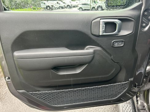 New 2025 Jeep Gladiator Sport image 11