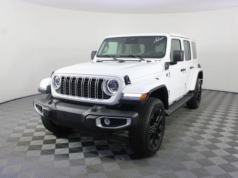 Used 2025 Jeep Wrangler Unlimited Sahara AWD/4WD image 20