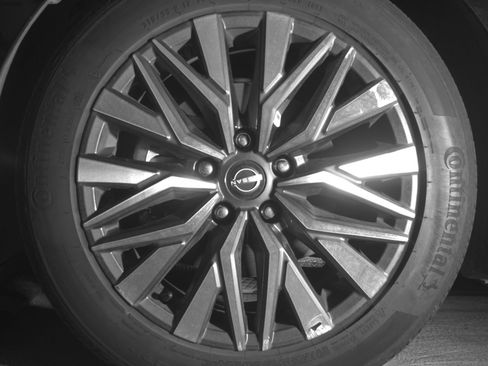 Used 2025 Nissan Altima 2.5 SV FWD image 12
