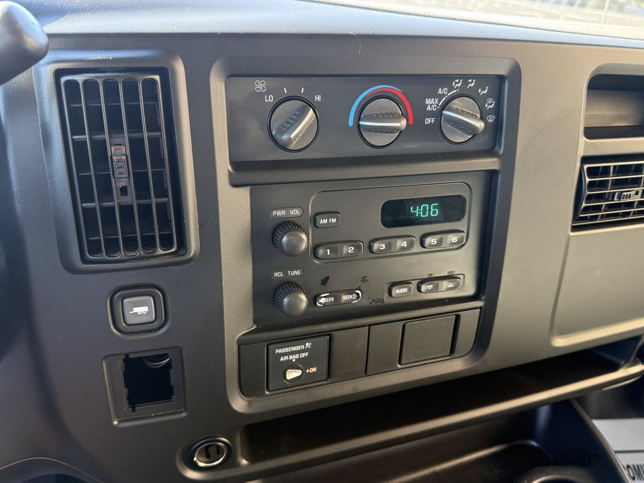 Used 2005 GMC Savana 2500 RWD image 21