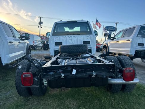 New 2026 Ford F450 XL w/ XL Chrome Package image 3