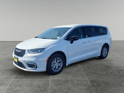 New 2026 Chrysler Pacifica Select