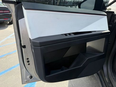 Used 2024 Tesla Cybertruck AWD Crew Cab image 12