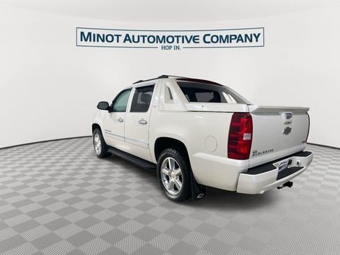 Used 2011 Chevrolet Avalanche LTZ image 6