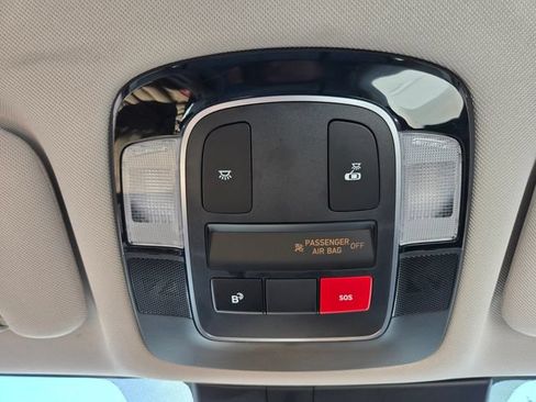 Used 2025 Hyundai Sonata SEL FWD image 25