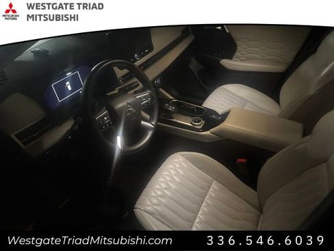 Used 2025 Mitsubishi Outlander SEL FWD image 5