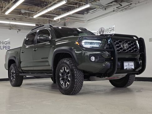 Used 2021 Toyota Tacoma TRD Off-Road w/ Technology Package AWD/4WD image 5