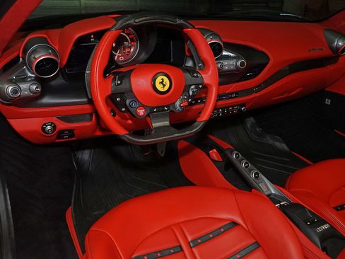 Used 2021 Ferrari F8 Tributo RWD image 9