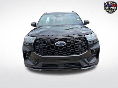 Used 2025 Ford Explorer ST-Line w/ ST-Line Street Pack AWD/4WD image 9