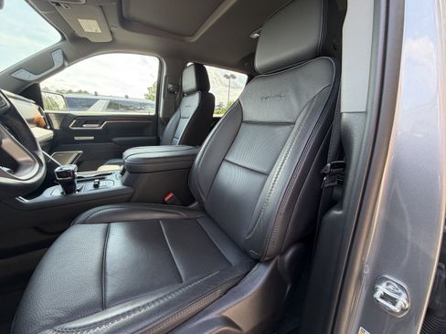Used 2025 GMC Sierra 1500 Denali AWD/4WD image 7