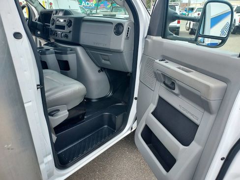 Used 2022 Ford E-450 and Econoline 450 Super Duty w/ Power Windows & Locks Group image 20
