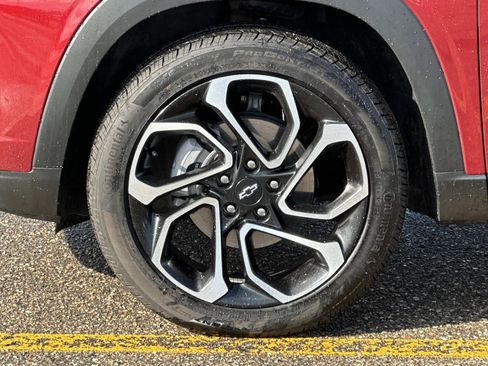 Certified 2025 Chevrolet Trax RS w/ Sunroof Package image 8