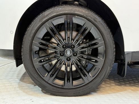 Used 2024 Land Rover Range Rover Long Wheelbase SE image 12