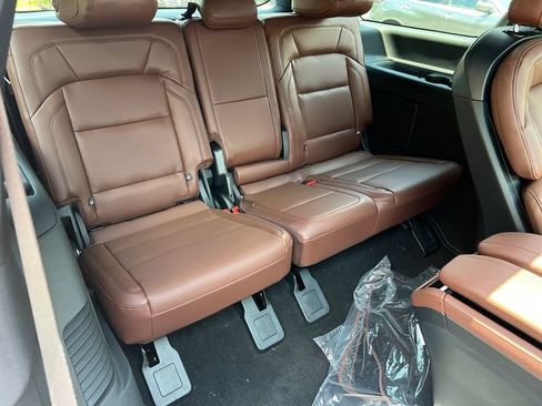 New 2026 Lincoln Navigator Reserve AWD/4WD image 16