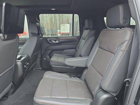 Used 2024 Chevrolet Suburban High Country w/ Advanced Technology Package image 10