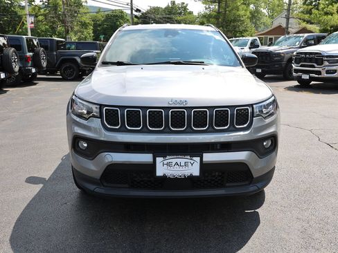Used 2023 Jeep Compass Latitude AWD/4WD image 2