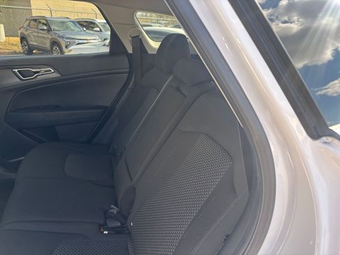 Used 2025 Kia Sportage LX image 23