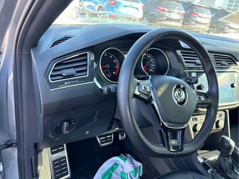 Used 2021 Volkswagen Tiguan SE R-Line image 11