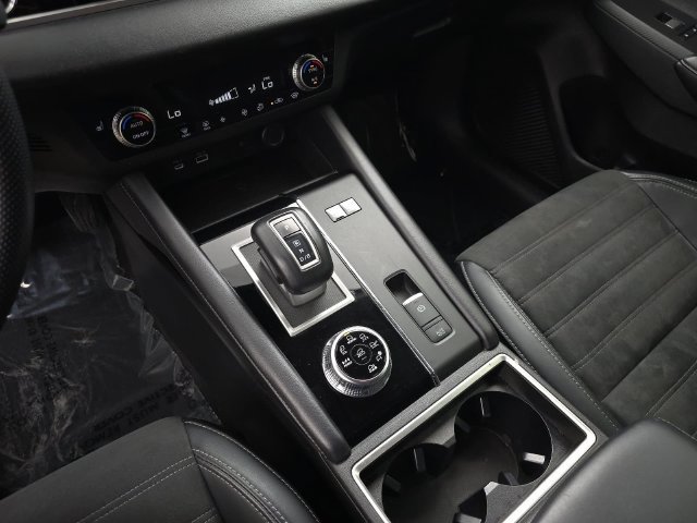 Used 2024 Mitsubishi Outlander 4WD Plug-In Hybrid image 25
