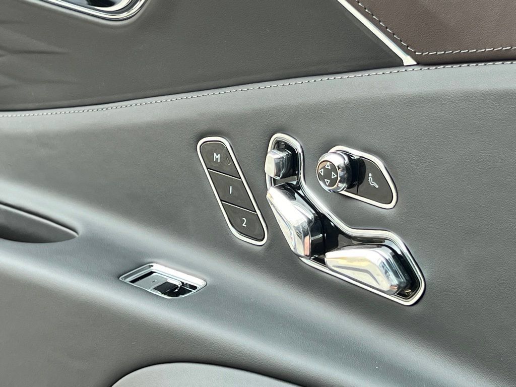 Used 2026 Bentley Flying Spur Azure AWD/4WD image 37