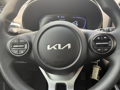 Used 2025 Kia Soul LX w/ LX Technology Package FWD image 21