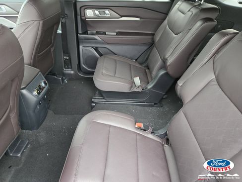 New 2026 Ford Explorer Platinum image 7