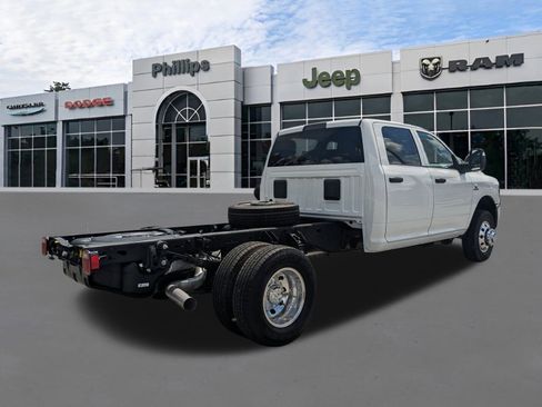 New 2025 RAM 3500 Tradesman w/ Chrome Appearance Group image 3