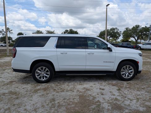 Used 2023 Chevrolet Suburban Premier AWD/4WD image 3