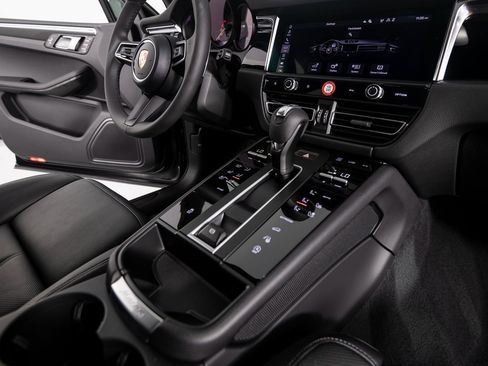 New 2026 Porsche Macan image 20
