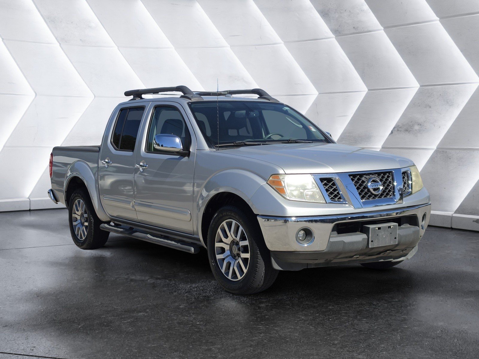 Used 2011 Nissan Frontier SL RWD image 2