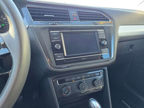 Used 2020 Volkswagen Tiguan S image 20