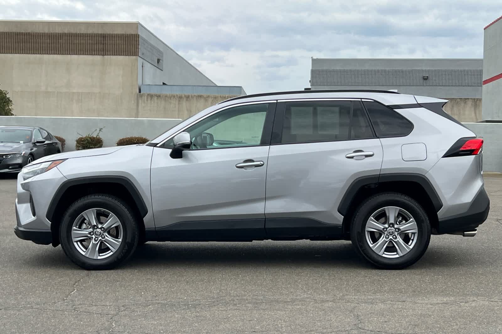 Used 2022 Toyota RAV4 XLE w/ Convenience Package AWD/4WD image 9