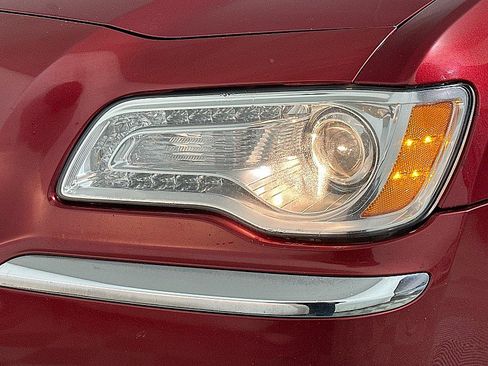 Used 2014 Chrysler 300 C image 31