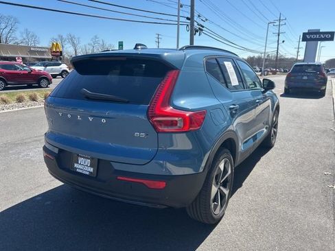 Used 2025 Volvo XC40 B5 Plus AWD/4WD image 5