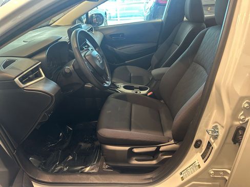 Used 2025 Toyota Corolla LE image 27