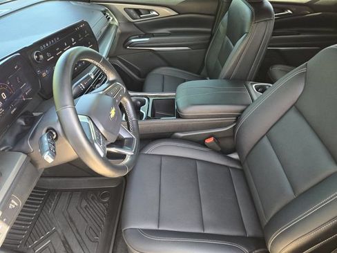 Used 2025 Chevrolet Traverse LT w/ Sun and Wheel Package FWD image 13