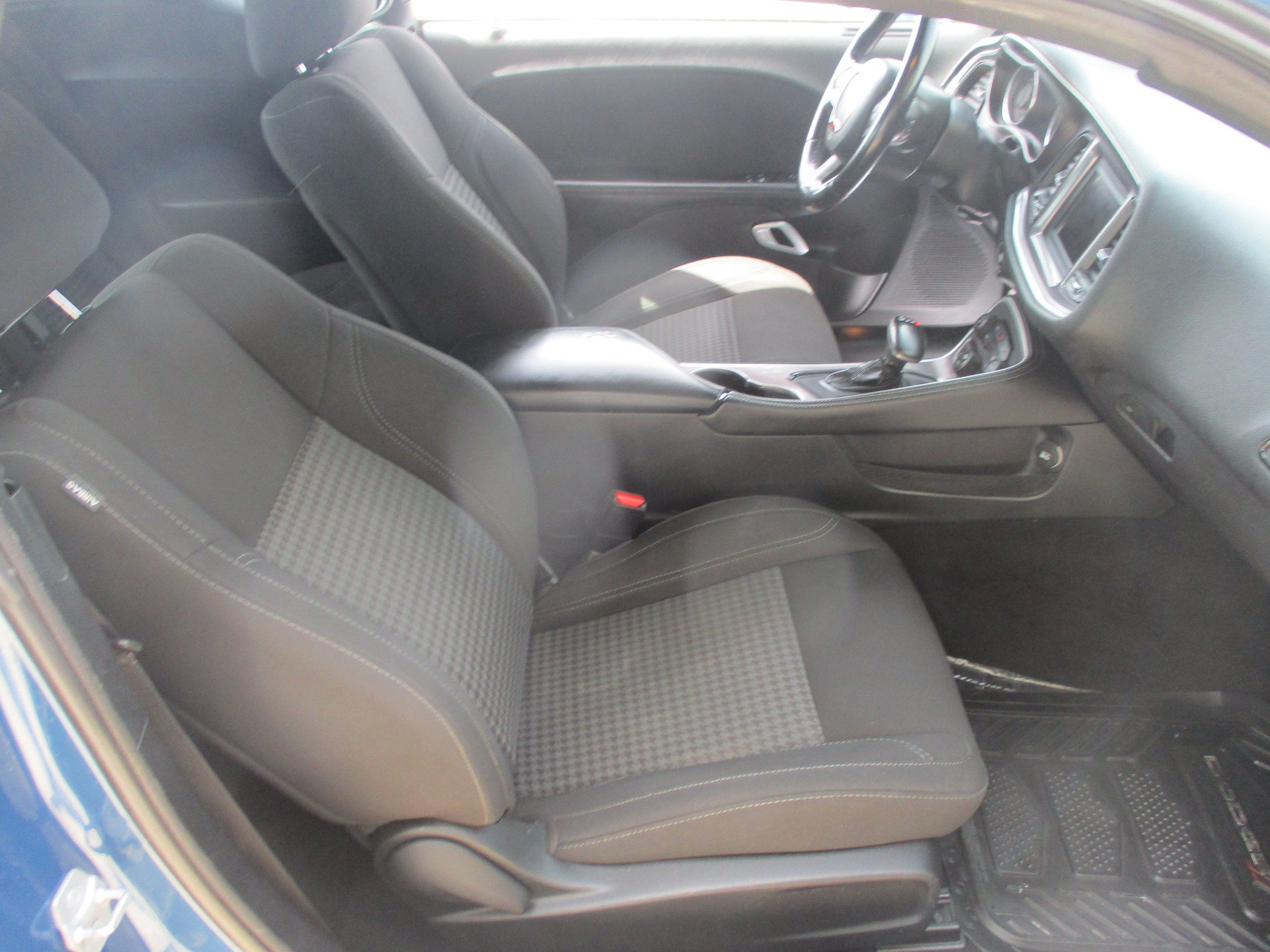 Used 2021 Dodge Challenger SXT RWD image 9