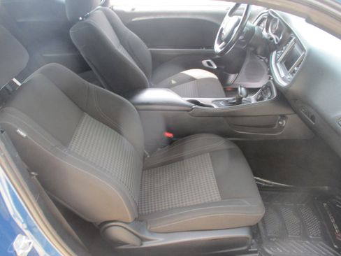 Used 2021 Dodge Challenger SXT RWD image 9