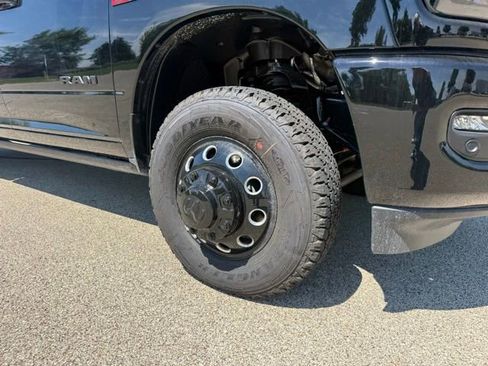 New 2026 RAM 3500 Laramie AWD/4WD image 4